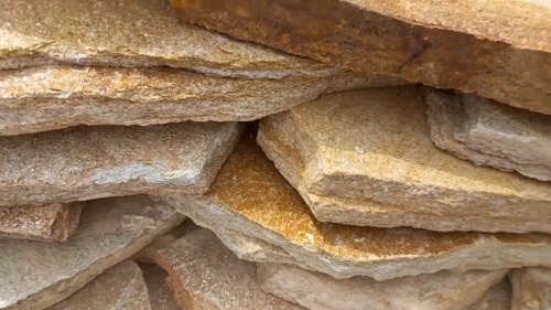 Плитняк златолит жёлтый золотистый для отмостки купить в Искитиме