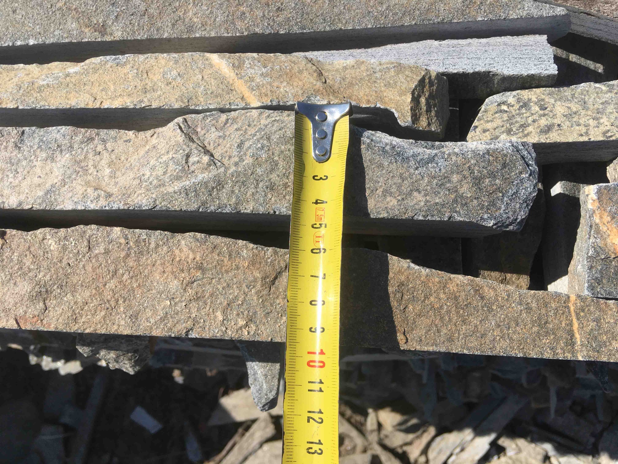 Горбушка златолит мультиколор для облицовки купить в Искитиме