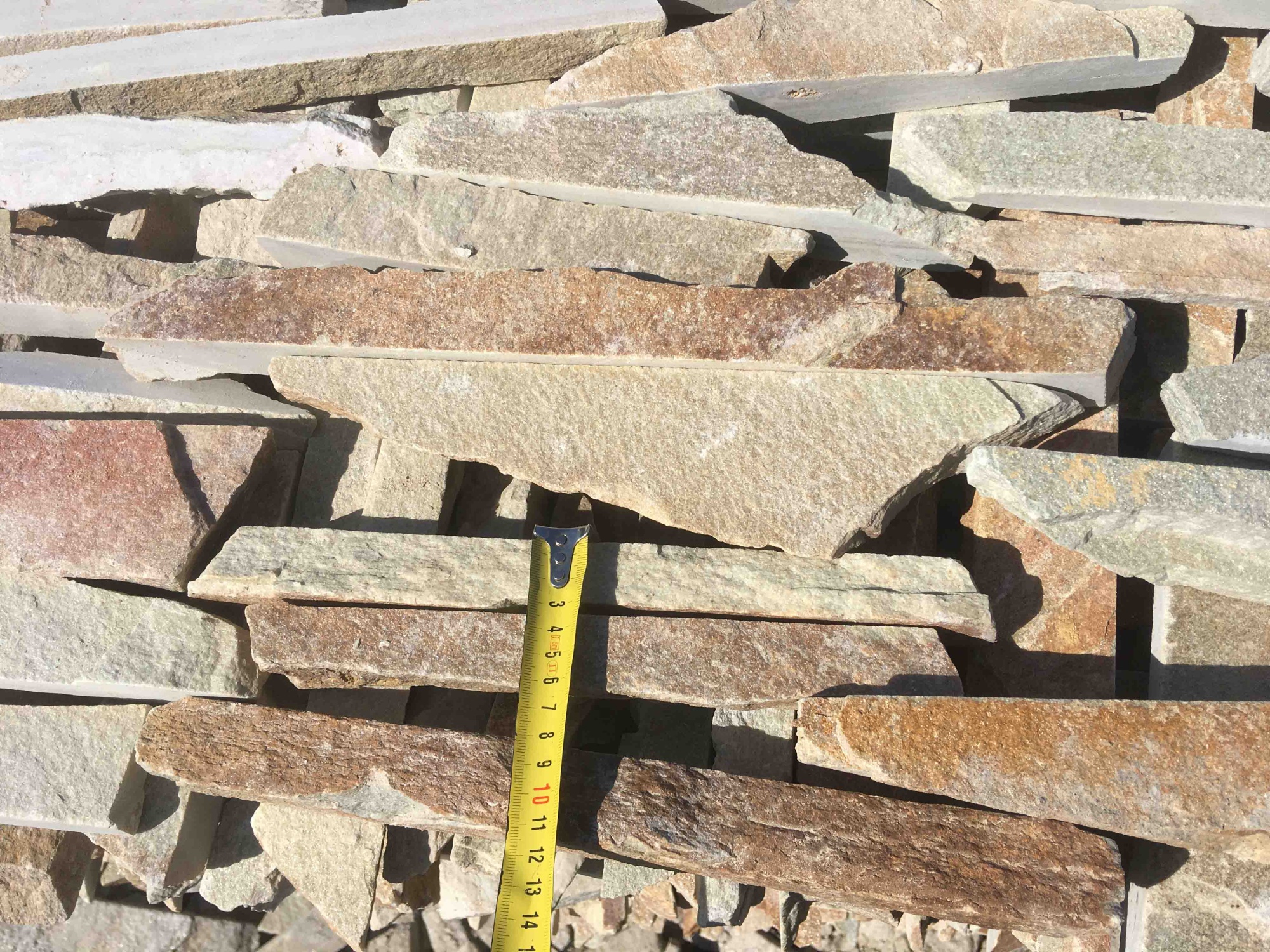 Горбушка златолит золотистый для облицовки купить в Искитиме