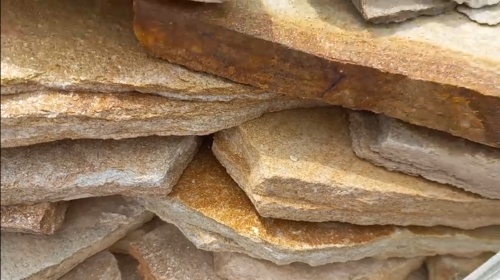 Плитняк златолит жёлтый золотистый для отмостки купить в Искитиме