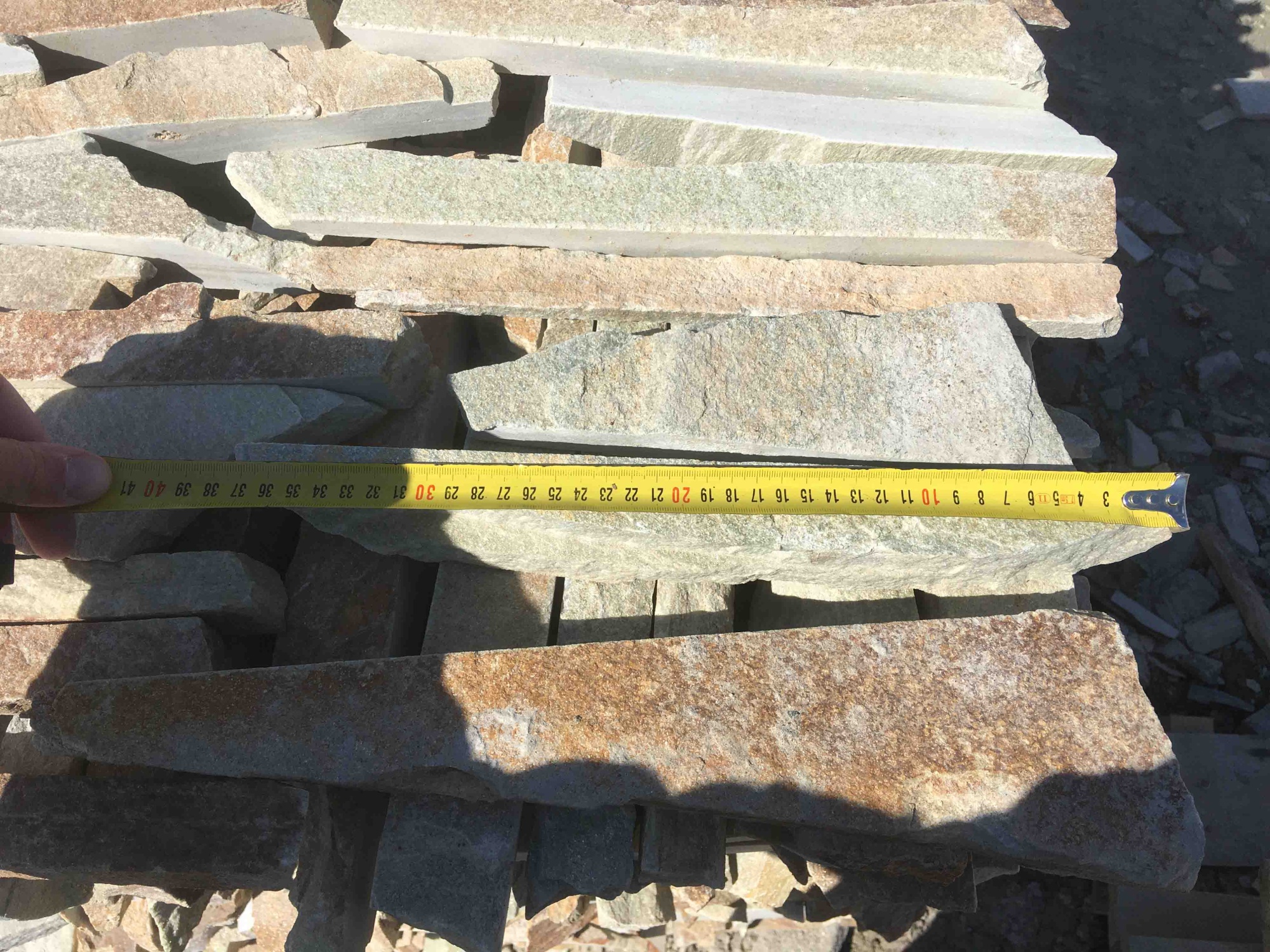 Горбушка златолит золотистый для облицовки купить в Искитиме