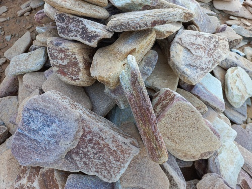 Златолит жёлтый, жёлто-зелёный глыбки и валуны для ланшафтного дизайна купить в Искитиме