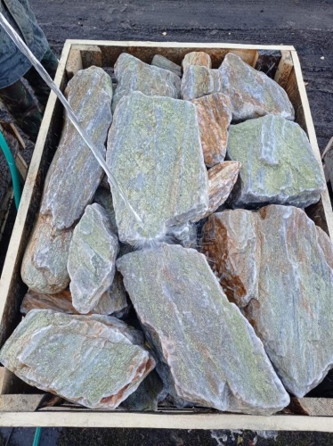 Златолит жёлтый, жёлто-зелёный глыбки и валуны для ланшафтного дизайна купить в Искитиме