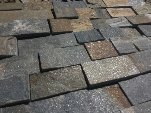 Плитка пилёная златолит Уральский для цоколя, отмостки купить в Искитиме