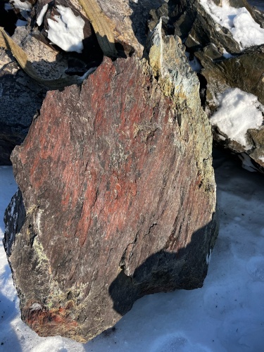 Ландшафтные глыбы красно-фиолетовые 200-1000 килограмм купить в Искитиме