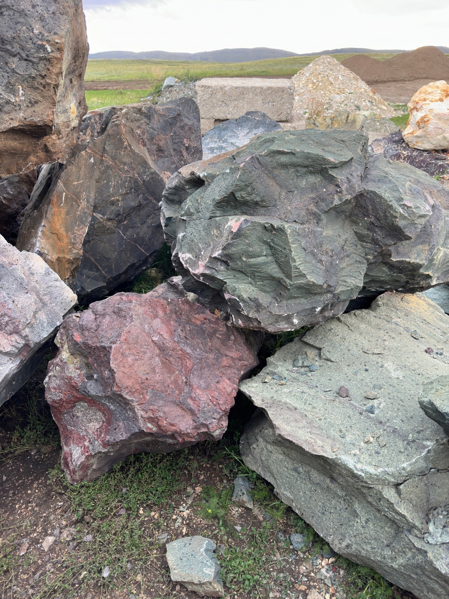 Камни для ландшафтного дизайна зелёные 10-60 килограмм купить в Искитиме