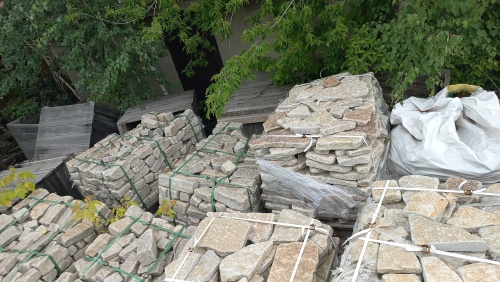 Плитняк гранитный галтованный купить в Искитиме