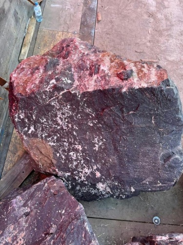 Камни для ландшафтного дизайна красно-фиолетовые 10-60 килограмм купить в Искитиме