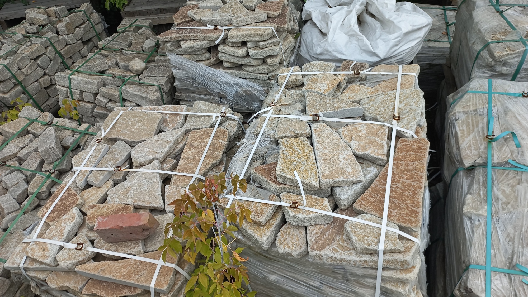 Плитняк гранитный галтованный купить в Искитиме