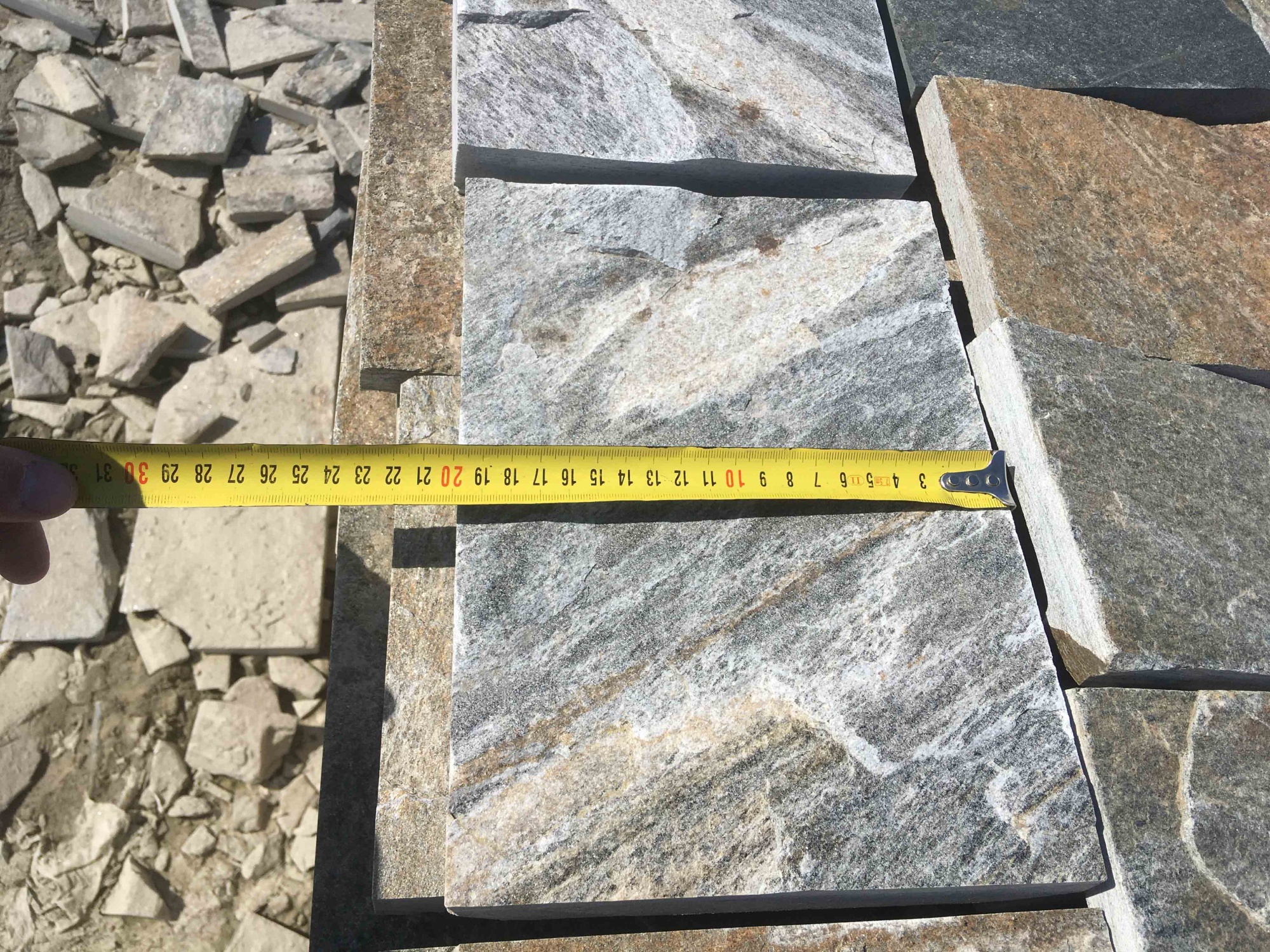 Плитка пилёная златолит Уральский для цоколя, отмостки купить в Искитиме