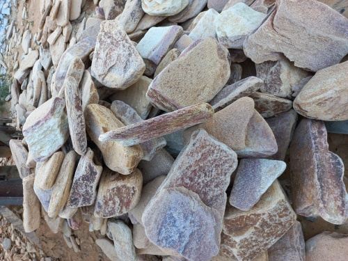 Златолит жёлтый, жёлто-зелёный глыбки и валуны для ланшафтного дизайна купить в Искитиме