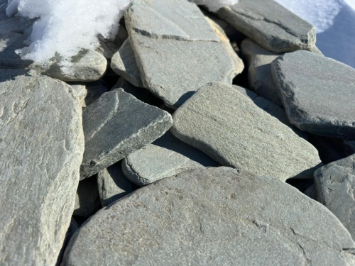 Плитняк златолит зелёный галтованный для цоколя купить в Искитиме