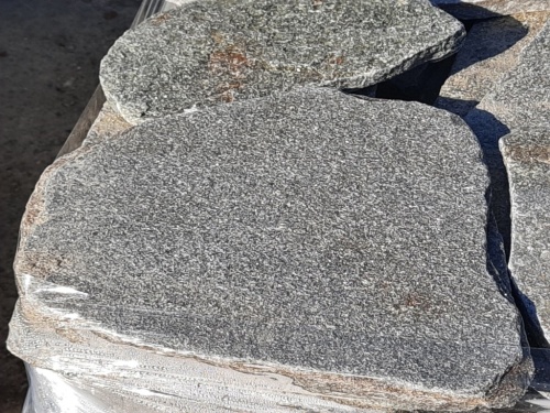 Златолит серебристый галтованный для лестниц купить в Искитиме