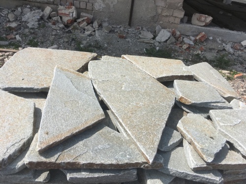 Златолит серебристый галтованный для лестниц купить в Искитиме